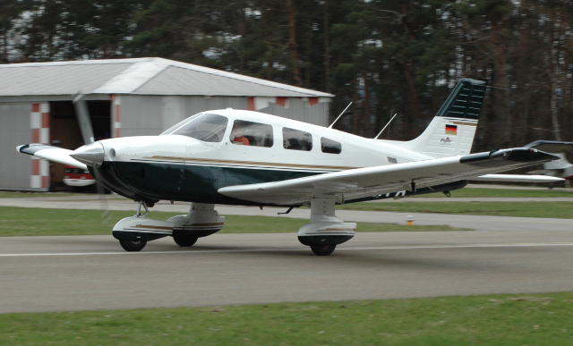 D-EYPA am Flugplatz Regensburg-Oberhub