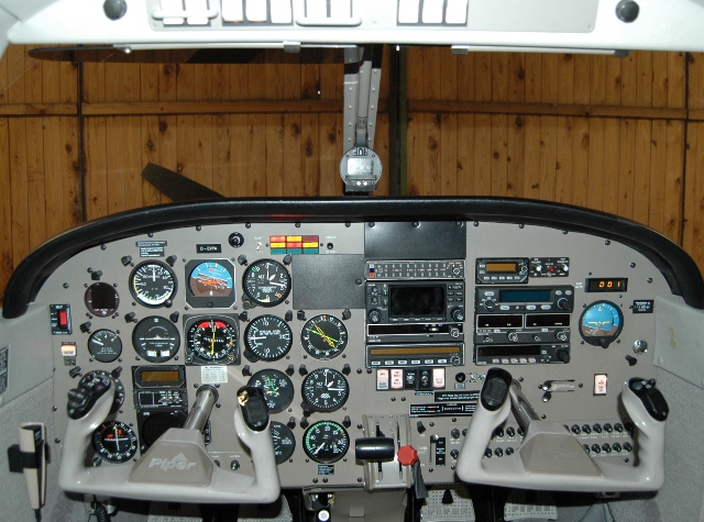 Cockpit der PA-28 D-EYPA