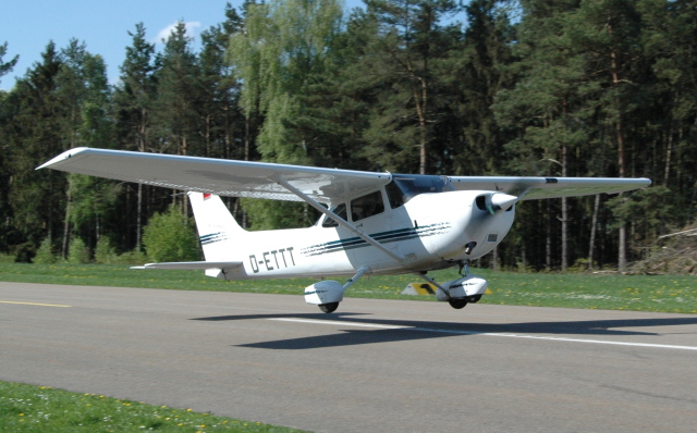 D-ETTT kurz nach dem Start vom Flugplatz Regensburg-Oberhub